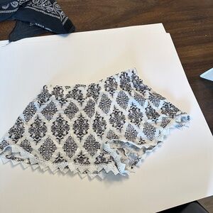 Printed lace detailing shorts